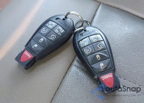 2014 Chrysler Town & Country Touring z USA, uszkodzony, nr VIN 2C4RC1BG4ER228627